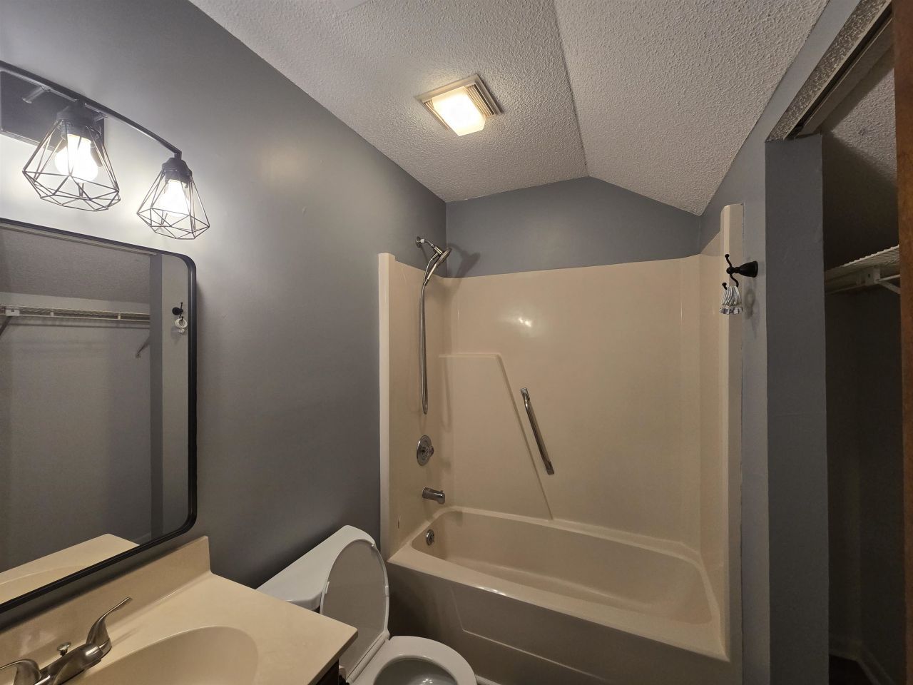 500 Fairway Village Dr.  Photo 5