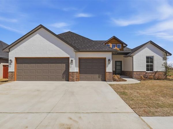 9308 Taggert Lane, Yukon, OK 73099