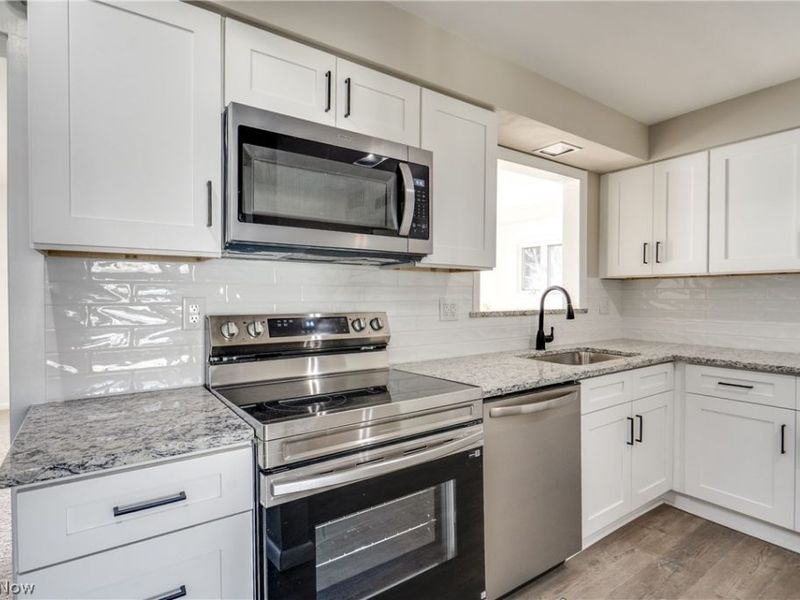 3423 W Bailey Road, Cuyahoga Falls, OH 44221 Photo 3