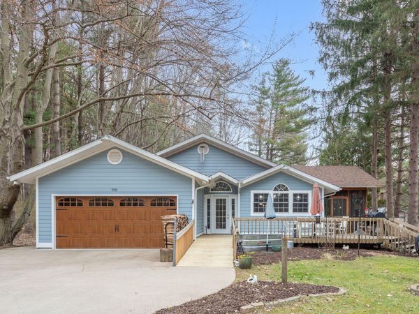9995 Community Hall Road, Union Pier, MI 49129