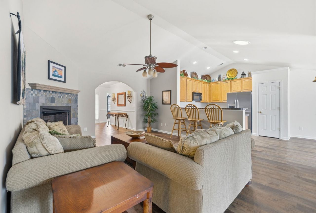 3229 Fieldstone St. Photo 6