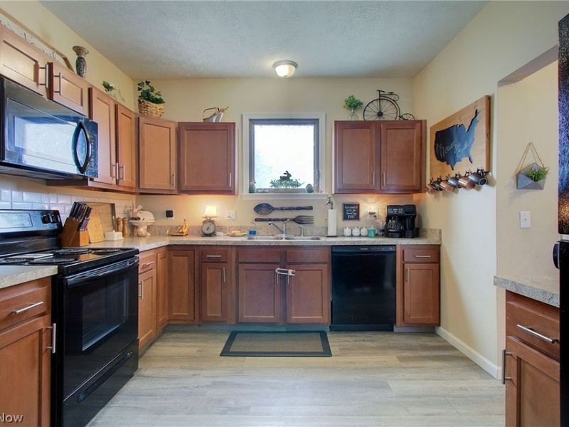 319 W Oxford Street, Alliance, OH 44601 Photo 11