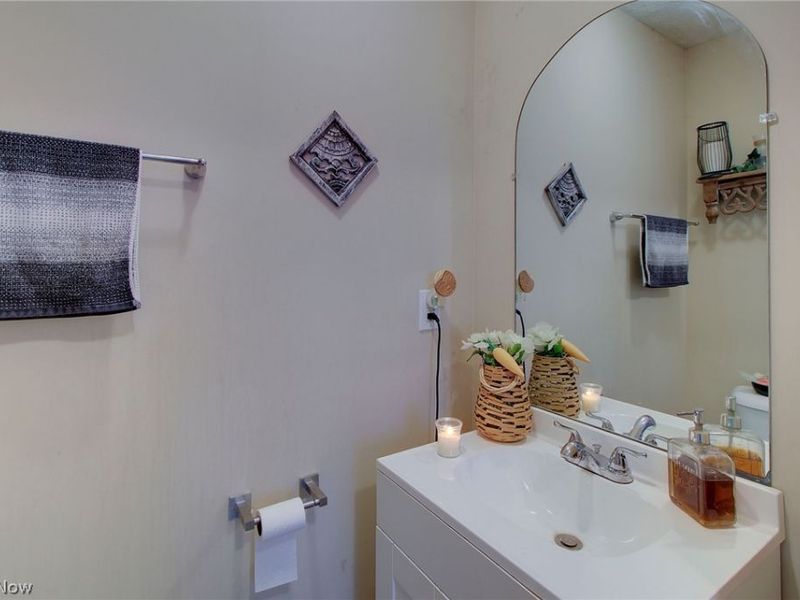 319 W Oxford Street, Alliance, OH 44601 Photo 12