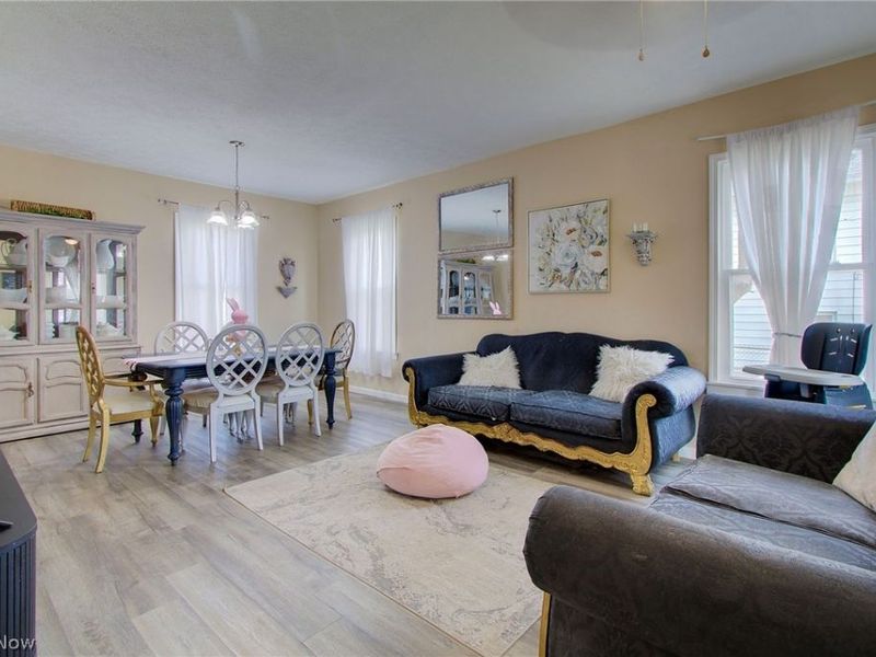 319 W Oxford Street, Alliance, OH 44601 Photo 5