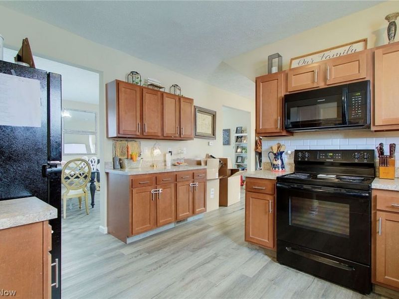 319 W Oxford Street, Alliance, OH 44601 Photo 8