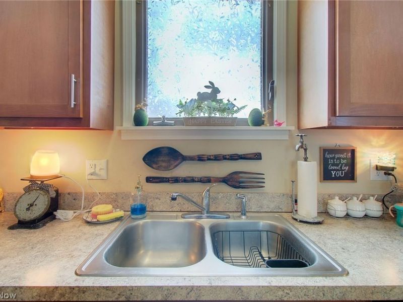 319 W Oxford Street, Alliance, OH 44601 Photo 9