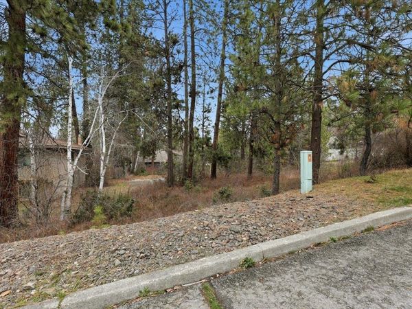 1835 E Pinecrest Rd, Spokane, WA 99203