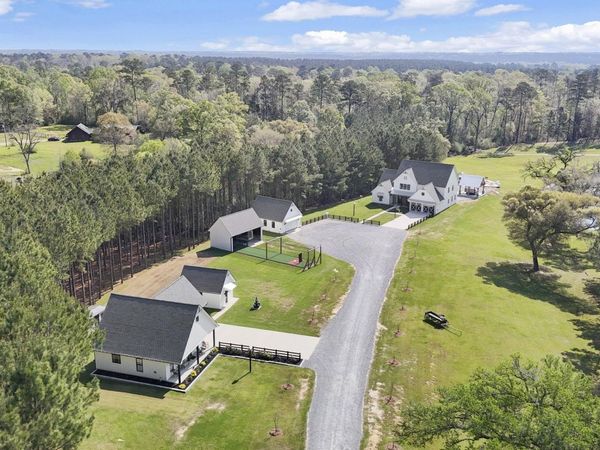 10118 La Hwy 421, St Francisville, LA 70775