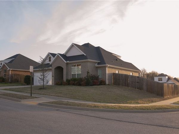 2788 N Grey Squirrel Drive , Fayetteville, AR 72704