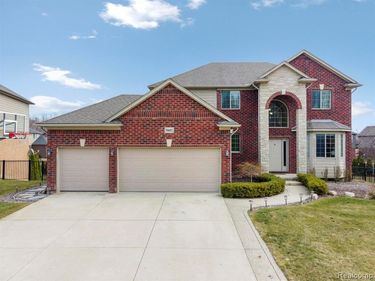 50692 Pinnacle Woods Lane, Macomb Twp, MI 48042
