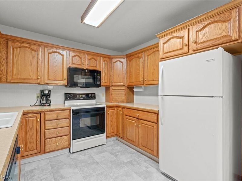 1450 Cove Street NW, Uniontown, OH 44685 Photo 15