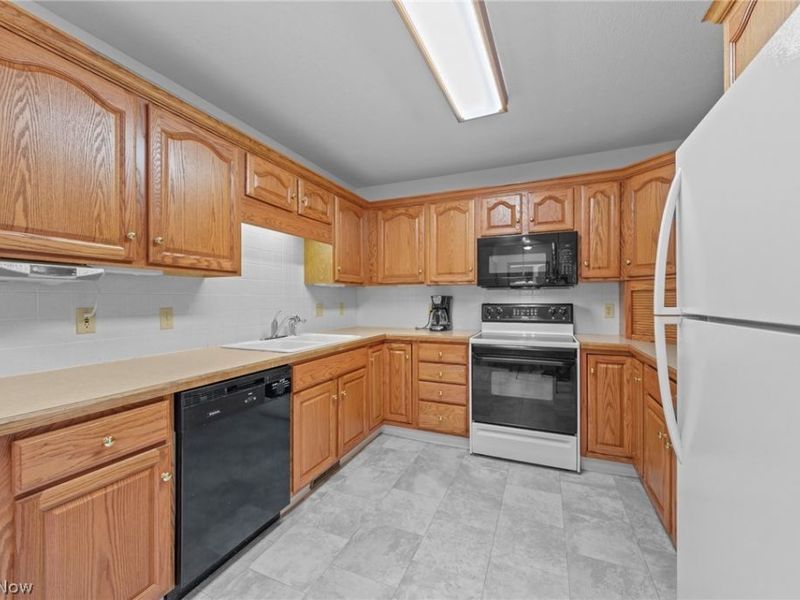 1450 Cove Street NW, Uniontown, OH 44685 Photo 16