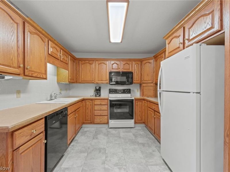 1450 Cove Street NW, Uniontown, OH 44685 Photo 17