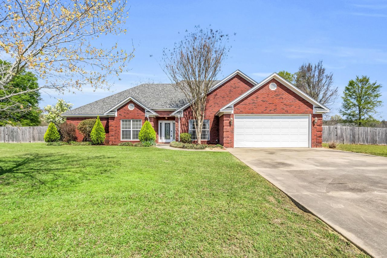 161 Red Oak Ln, Columbus, MS 39705 Main Photo