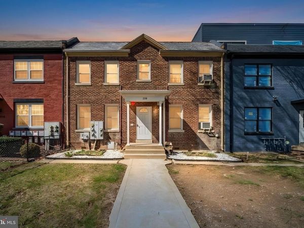 220 21ST STREET NE, WASHINGTON, DC 20002