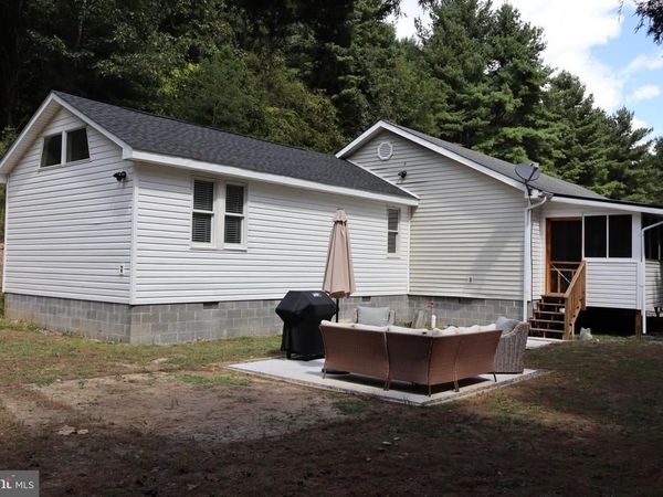 106 PIT RUN ROAD, BRANDYWINE, WV 26802
