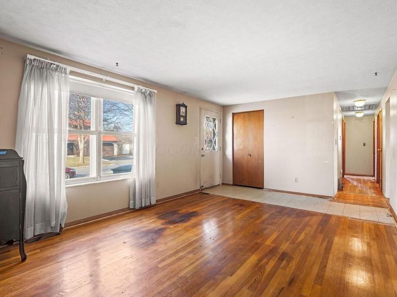 1020 Torrey Hill Drive, Columbus, OH 43228 Photo 3