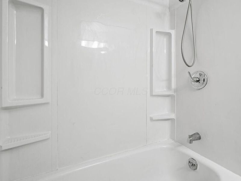 1020 Torrey Hill Drive, Columbus, OH 43228 Photo 9