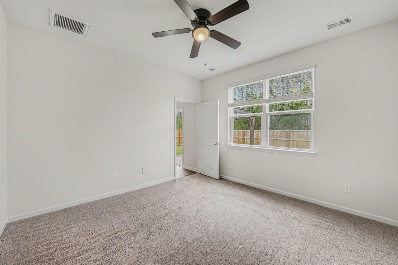 198 Greenwich Drive Photo 14