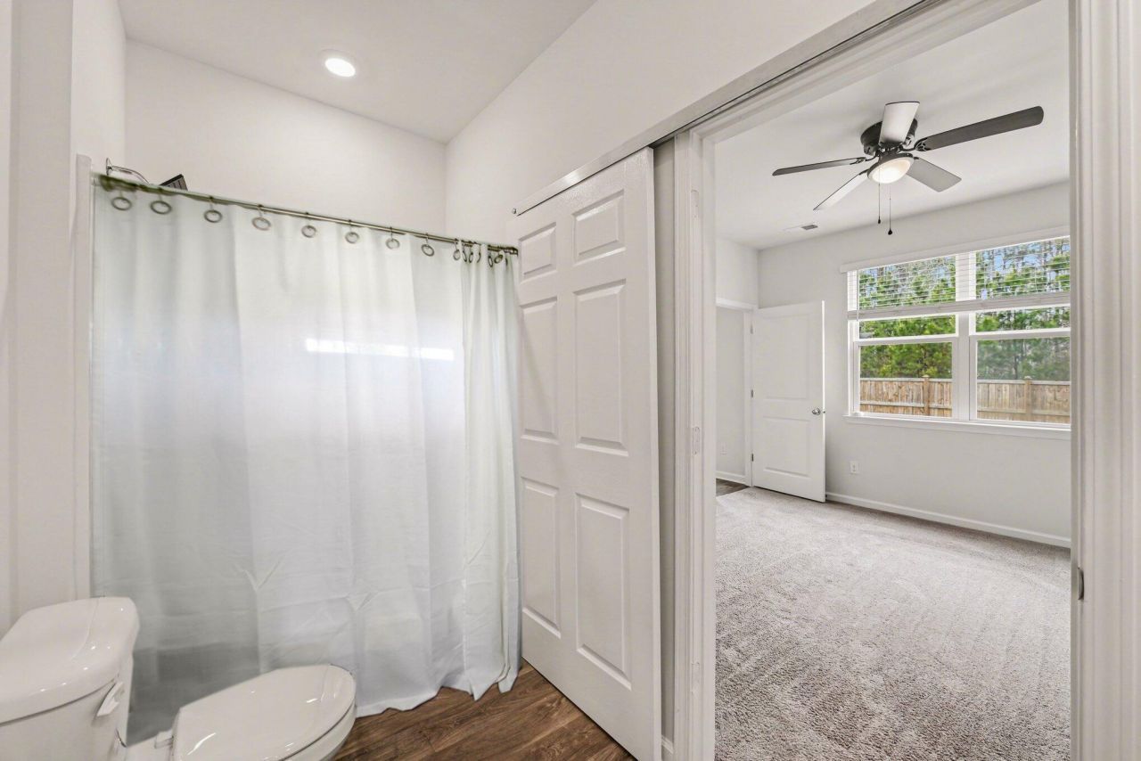 198 Greenwich Drive Photo 16