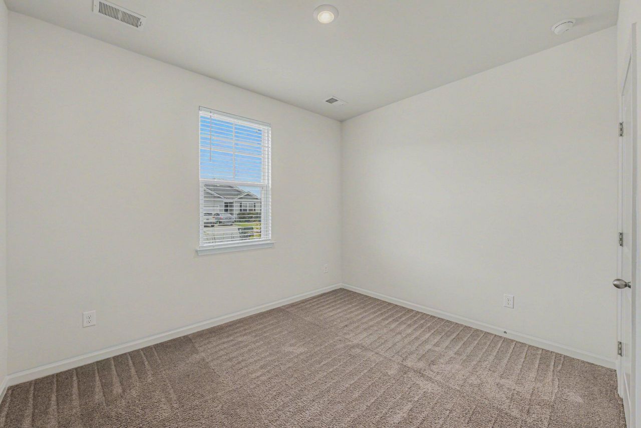 198 Greenwich Drive Photo 19