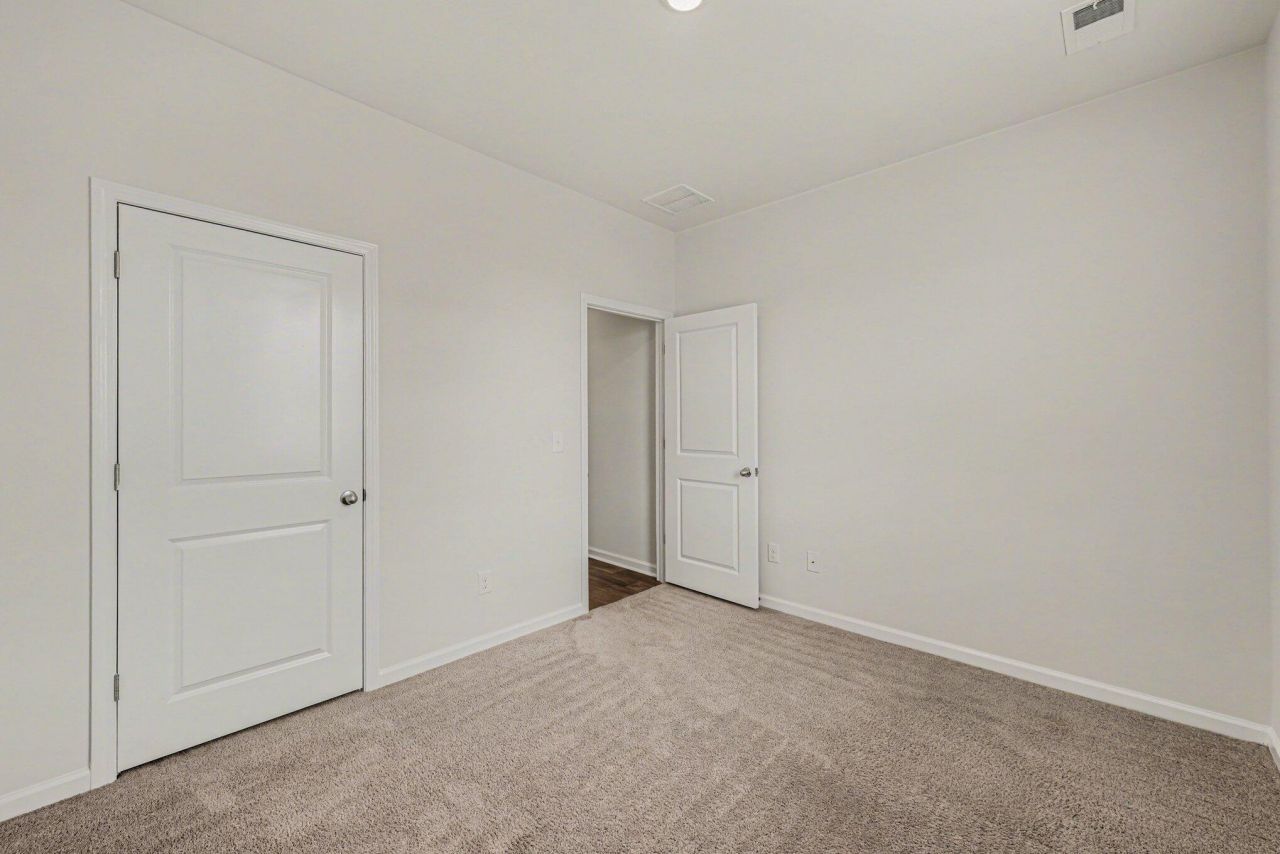 198 Greenwich Drive Photo 20