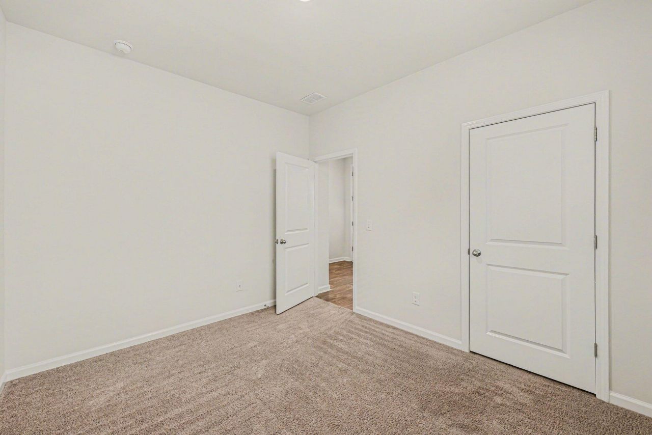 198 Greenwich Drive Photo 23