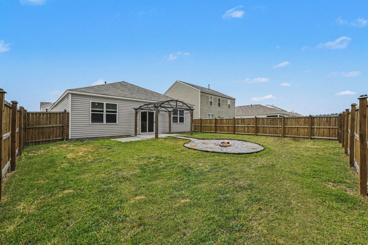 198 Greenwich Drive Photo 25