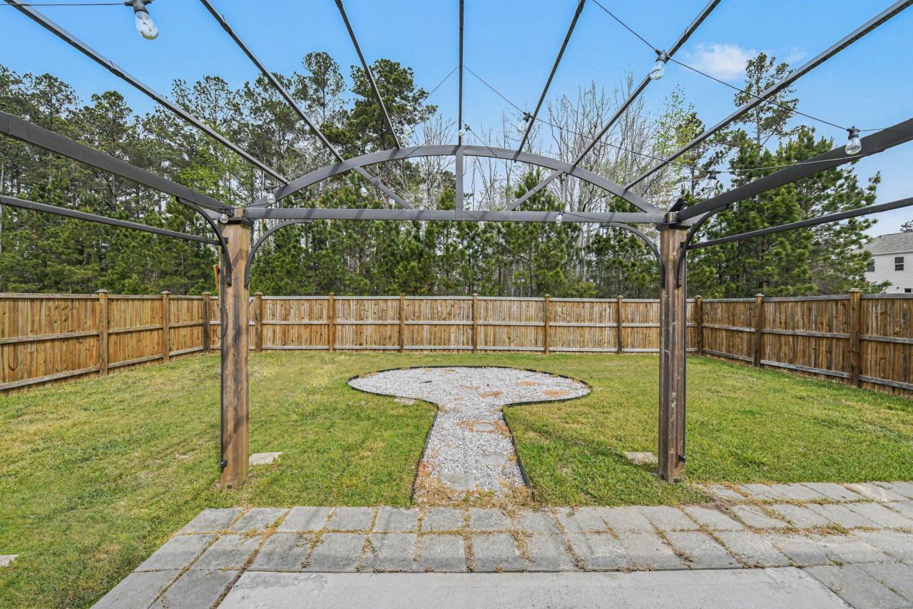 198 Greenwich Drive Photo 31