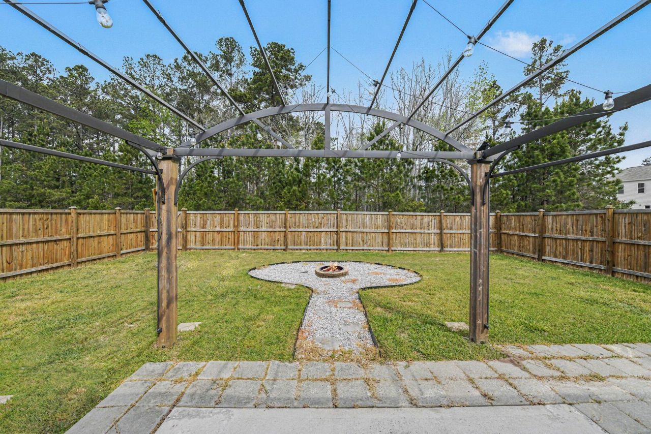 198 Greenwich Drive Photo 32