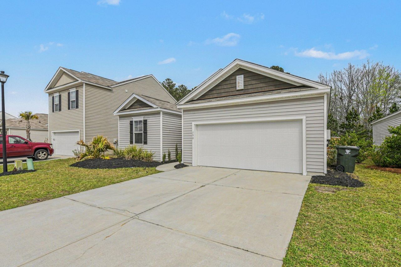 198 Greenwich Drive Photo 4