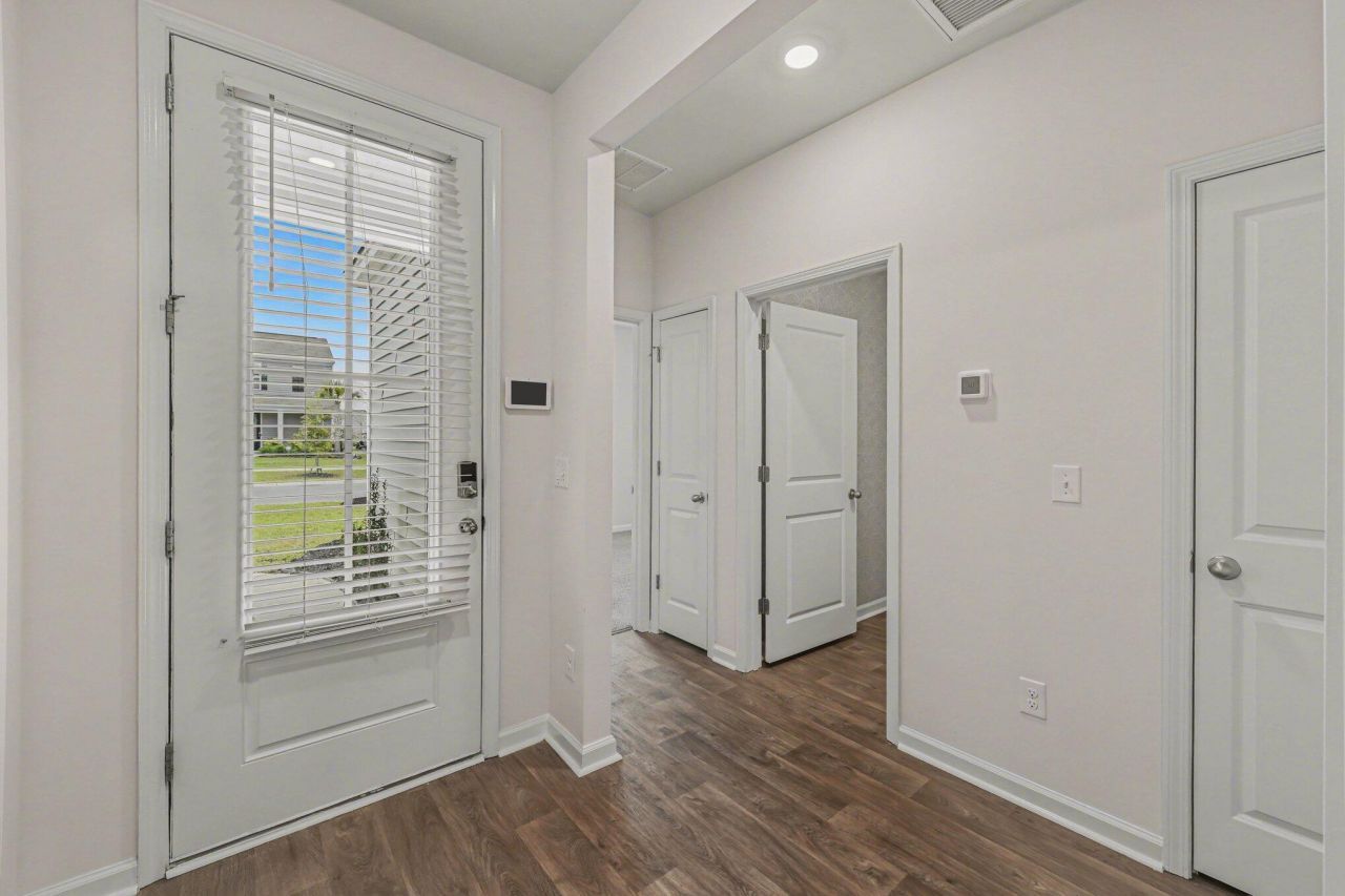 198 Greenwich Drive Photo 5