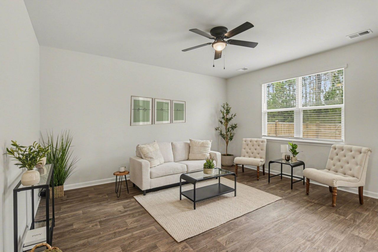 198 Greenwich Drive Photo 8