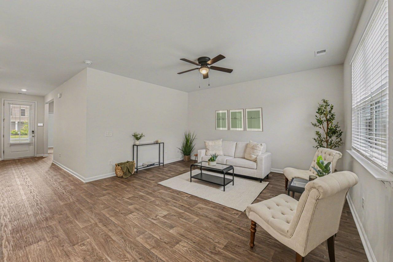 198 Greenwich Drive Photo 9