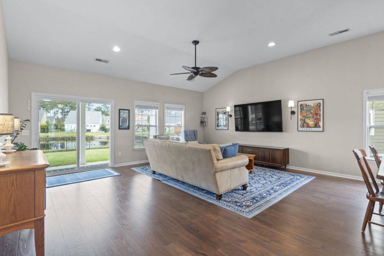 922 Refuge Way Photo 20