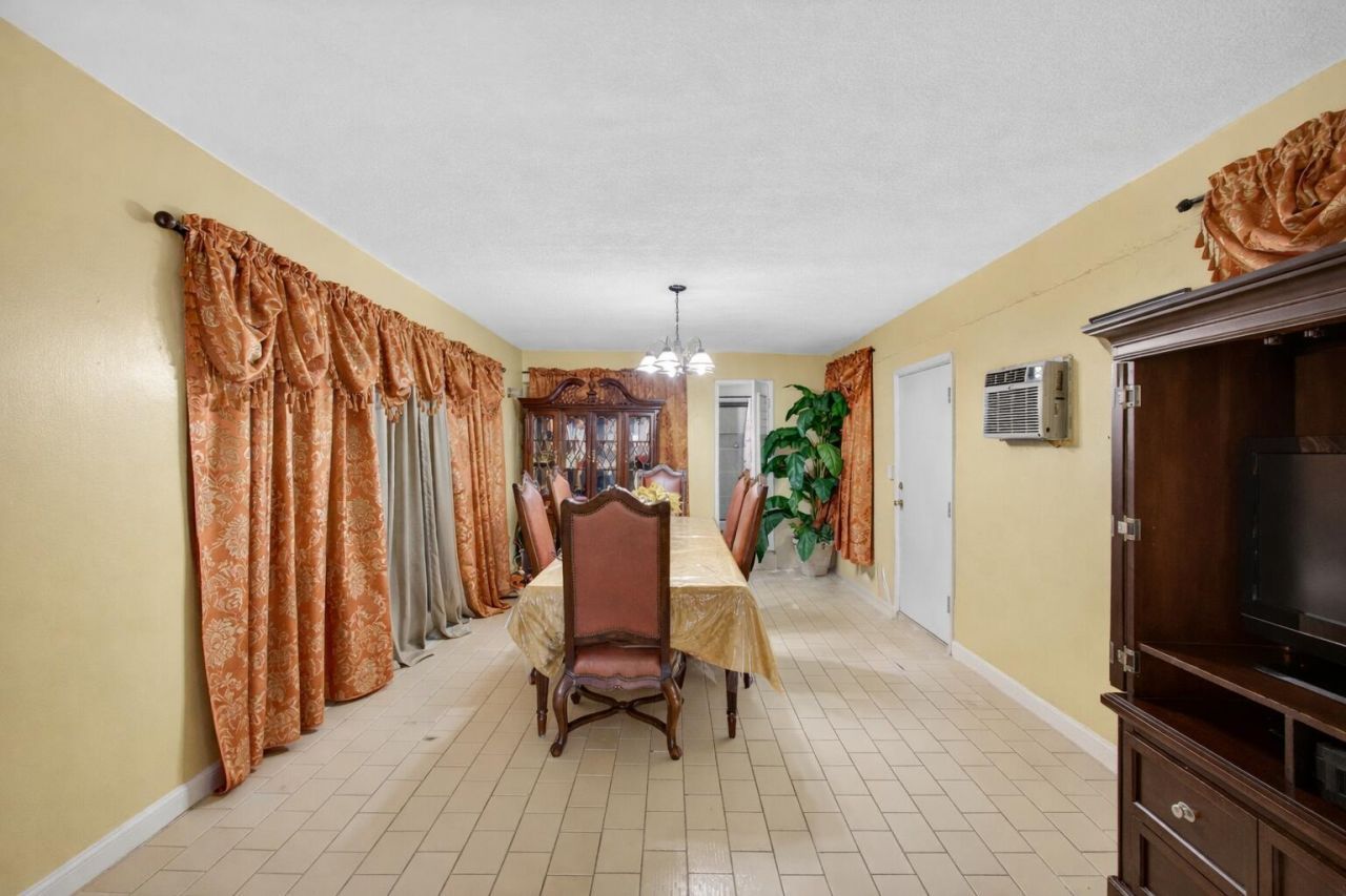 1827 Pinehurst Drive, West Palm Beach, FL 33407 Photo