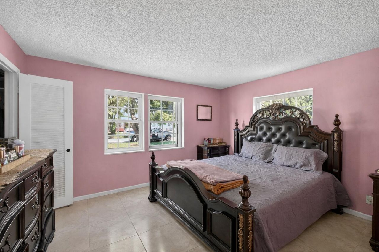 1827 Pinehurst Drive, West Palm Beach, FL 33407 Photo