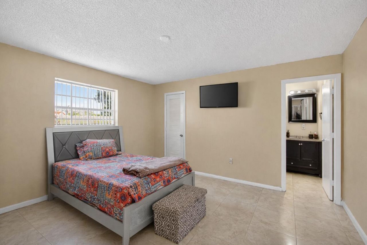 1827 Pinehurst Drive, West Palm Beach, FL 33407 Photo