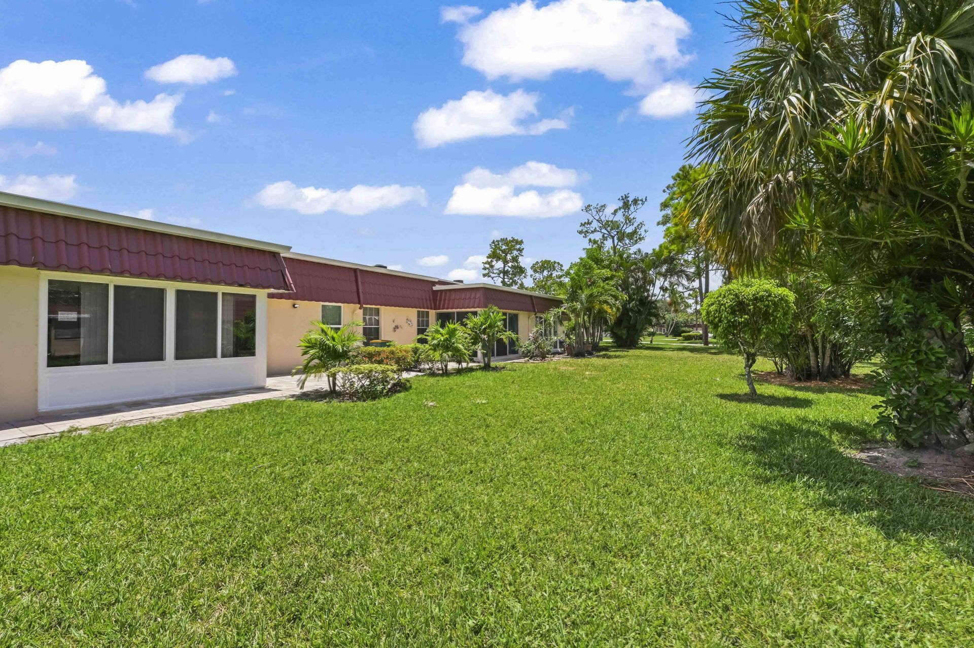 647 Marlboro Oval, Greenacres, FL 33467 Photo