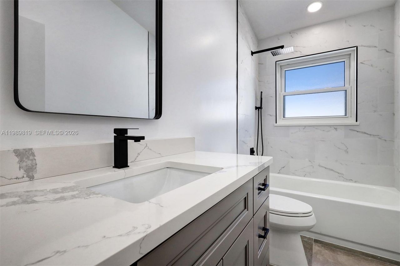 104 Wedgewood Lks S, Greenacres, FL 33463 Photo