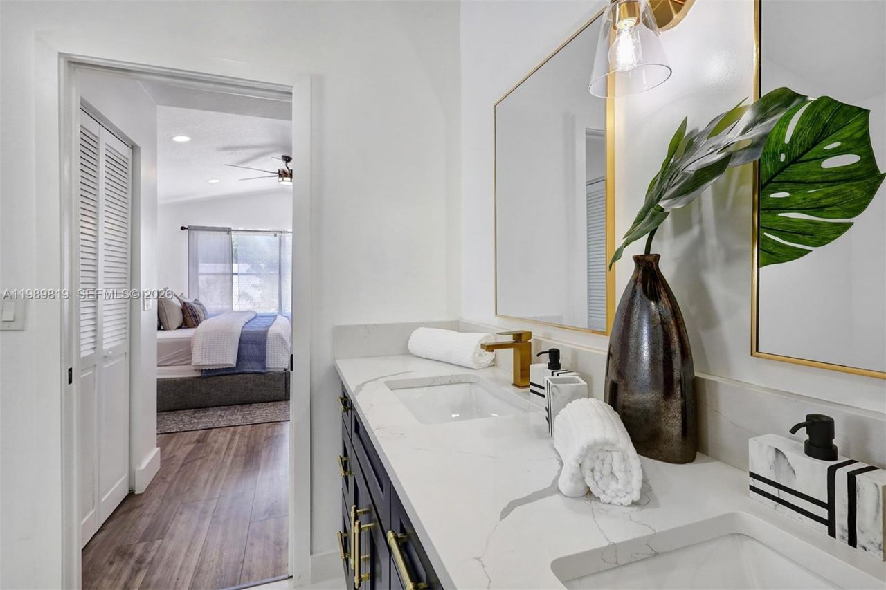 104 Wedgewood Lks S, Greenacres, FL 33463 Photo