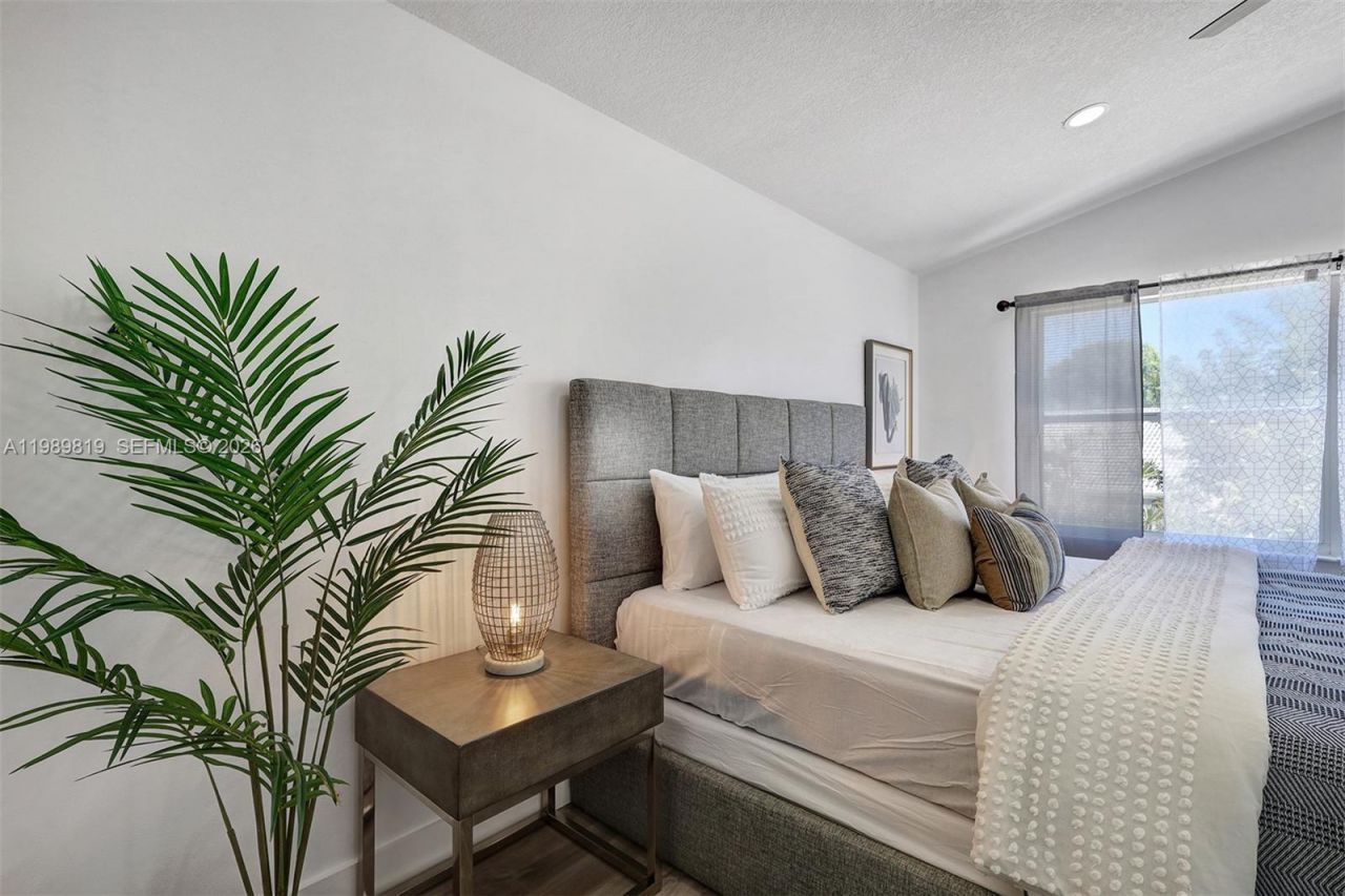 104 Wedgewood Lks S, Greenacres, FL 33463 Photo