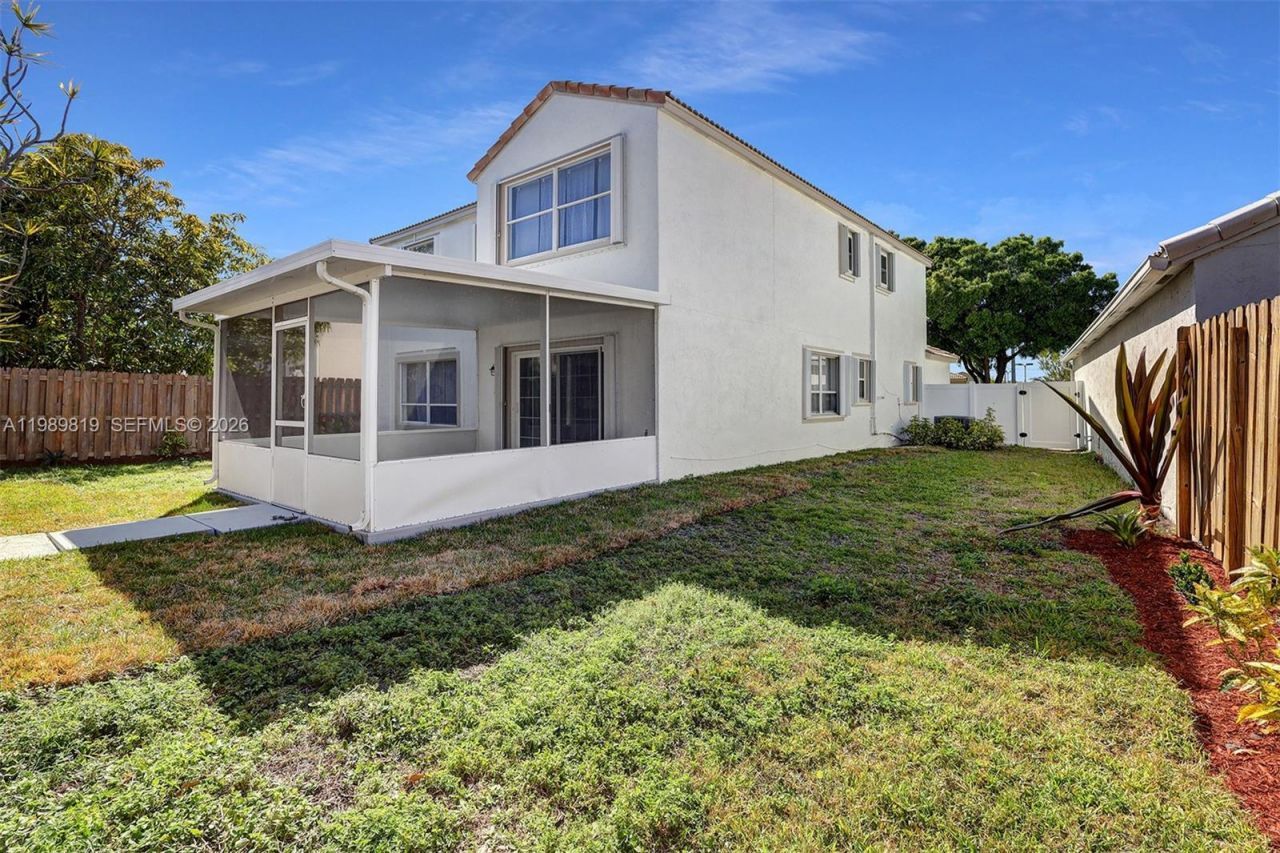 104 Wedgewood Lks S, Greenacres, FL 33463 Photo