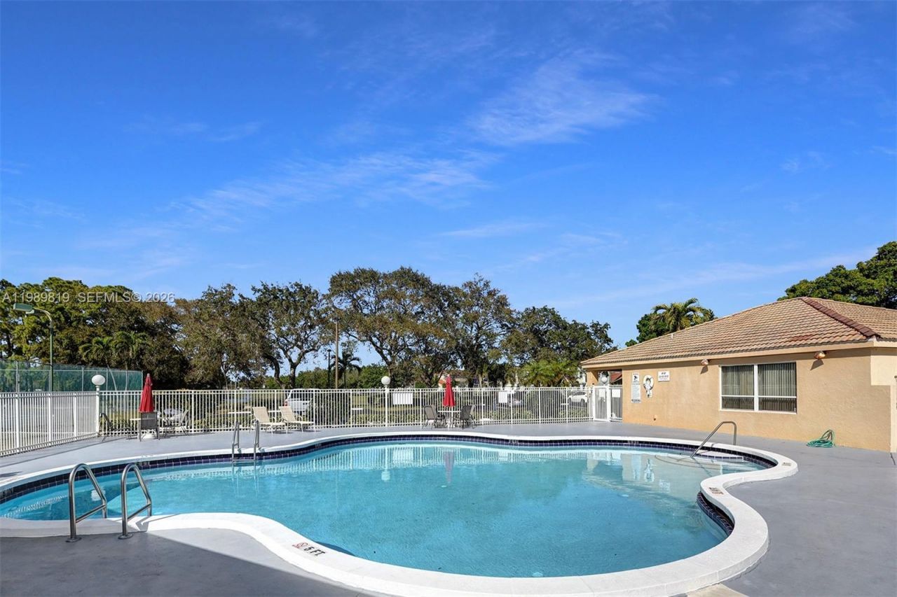 104 Wedgewood Lks S, Greenacres, FL 33463 Photo