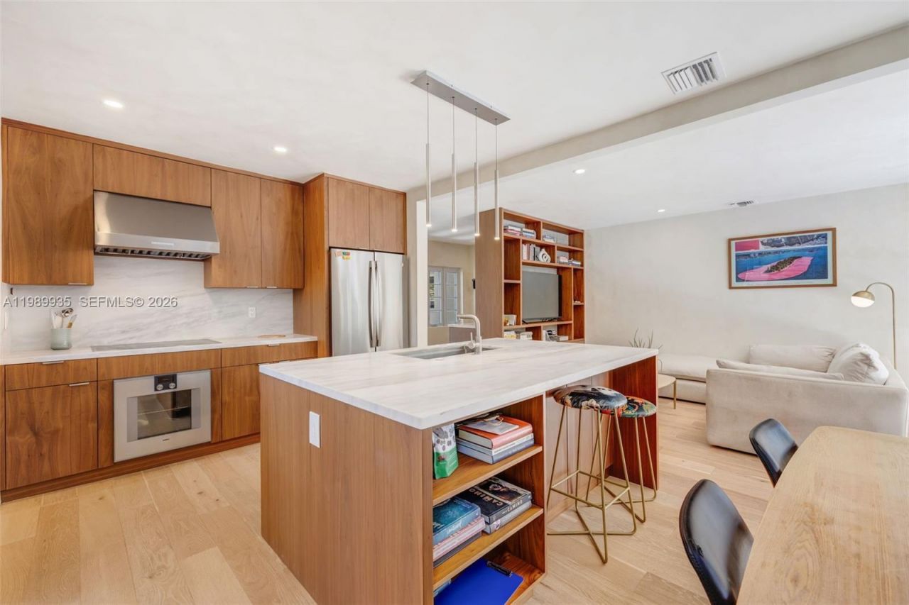 830 NE 72nd St, Miami, FL 33138 Photo