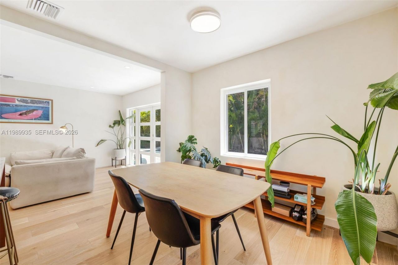 830 NE 72nd St, Miami, FL 33138 Photo