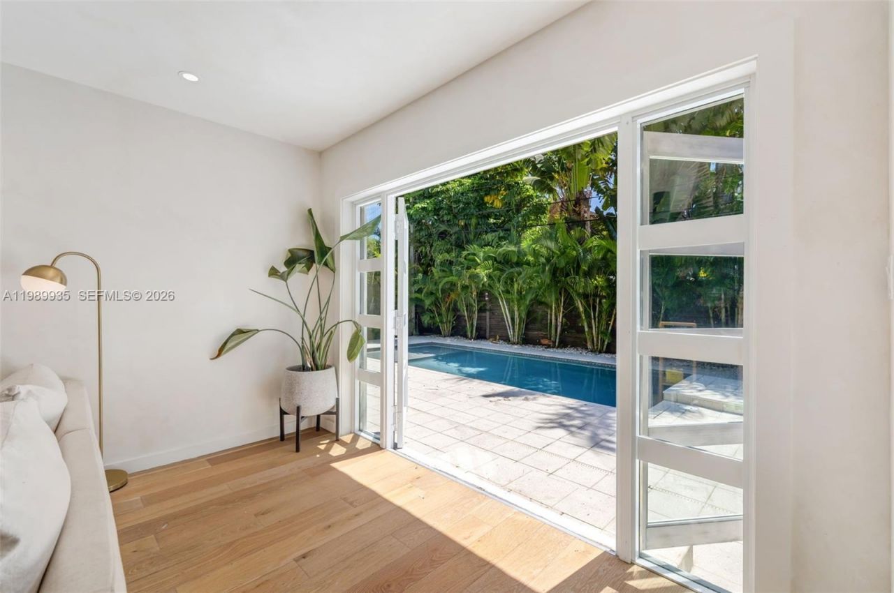 830 NE 72nd St, Miami, FL 33138 Photo