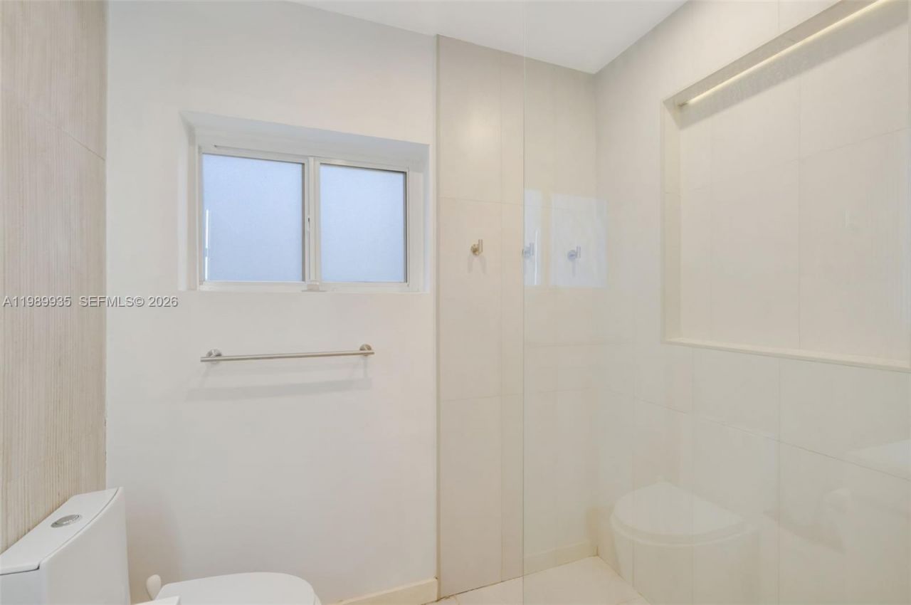 830 NE 72nd St, Miami, FL 33138 Photo