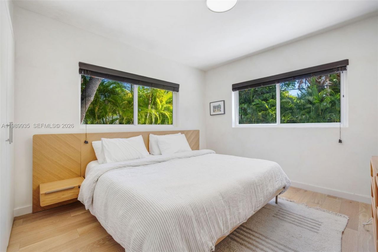 830 NE 72nd St, Miami, FL 33138 Photo