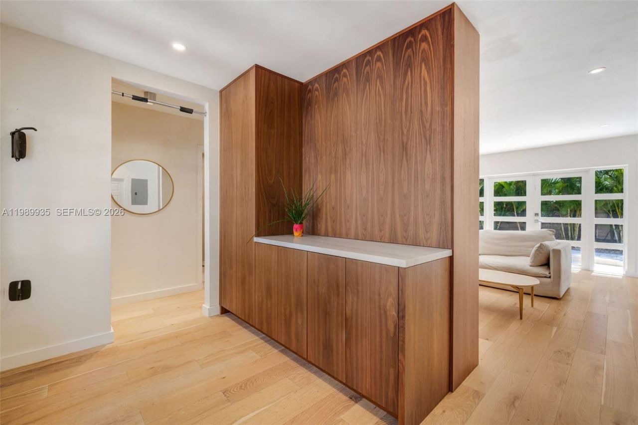 830 NE 72nd St, Miami, FL 33138 Photo